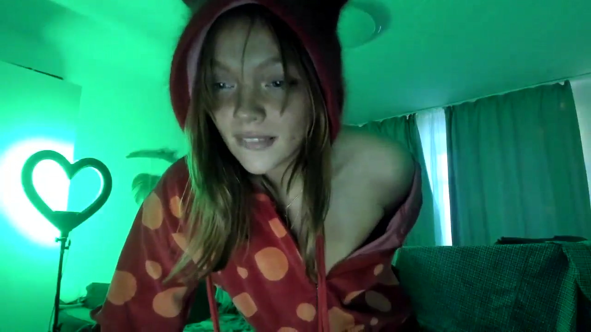 Gallery image thumbnail from greenzone's myfreecams stream on, 03/25/2024, 02:27 image 15 of 20