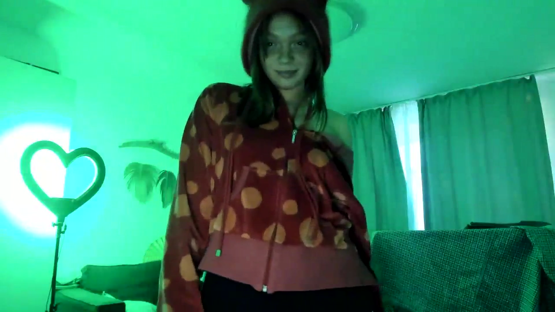 Gallery image thumbnail from greenzone's myfreecams stream on, 03/25/2024, 02:27 image 6 of 20