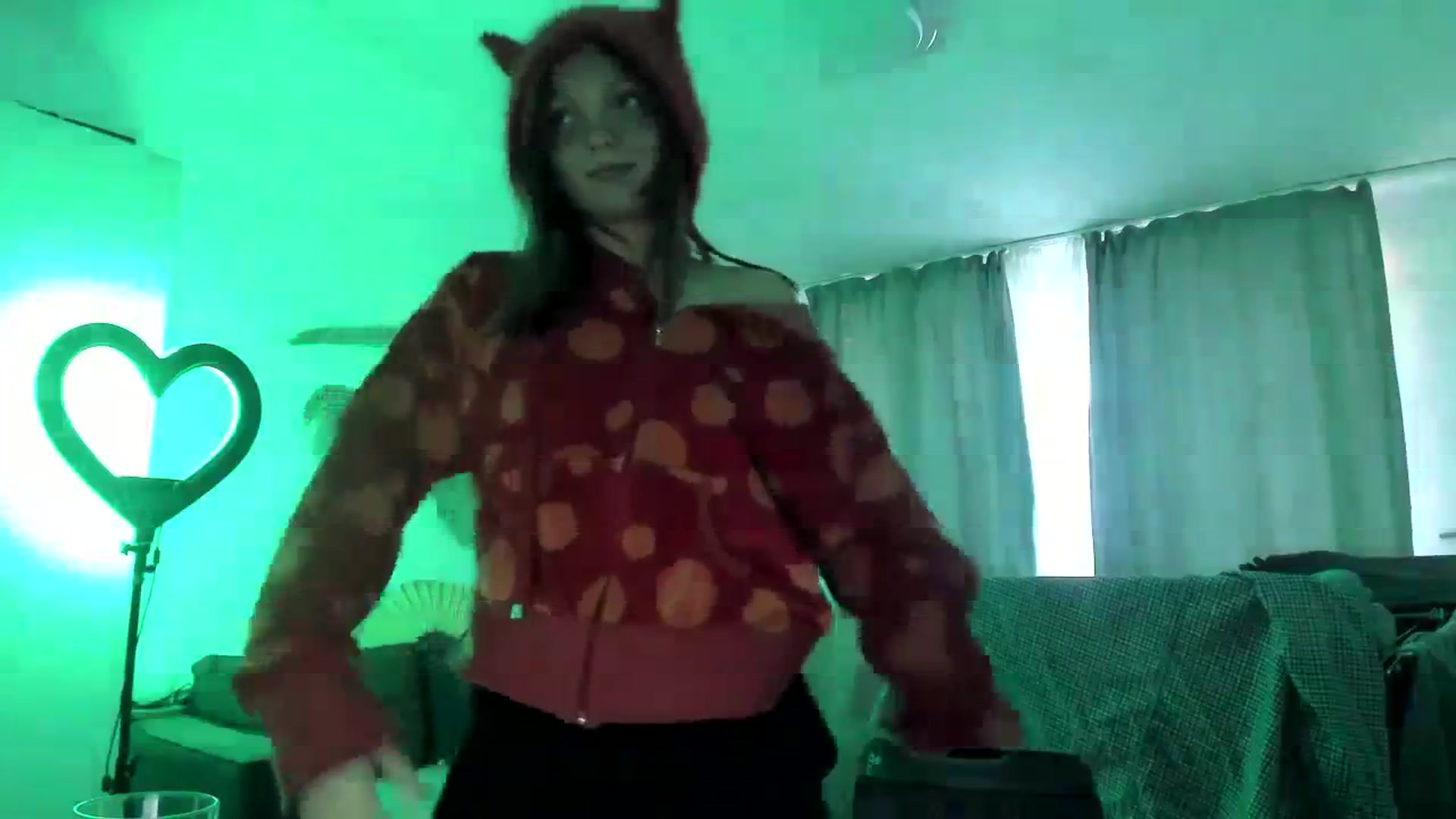 Gallery image thumbnail from greenzone's myfreecams stream on, 03/25/2024, 04:16 image 6 of 20