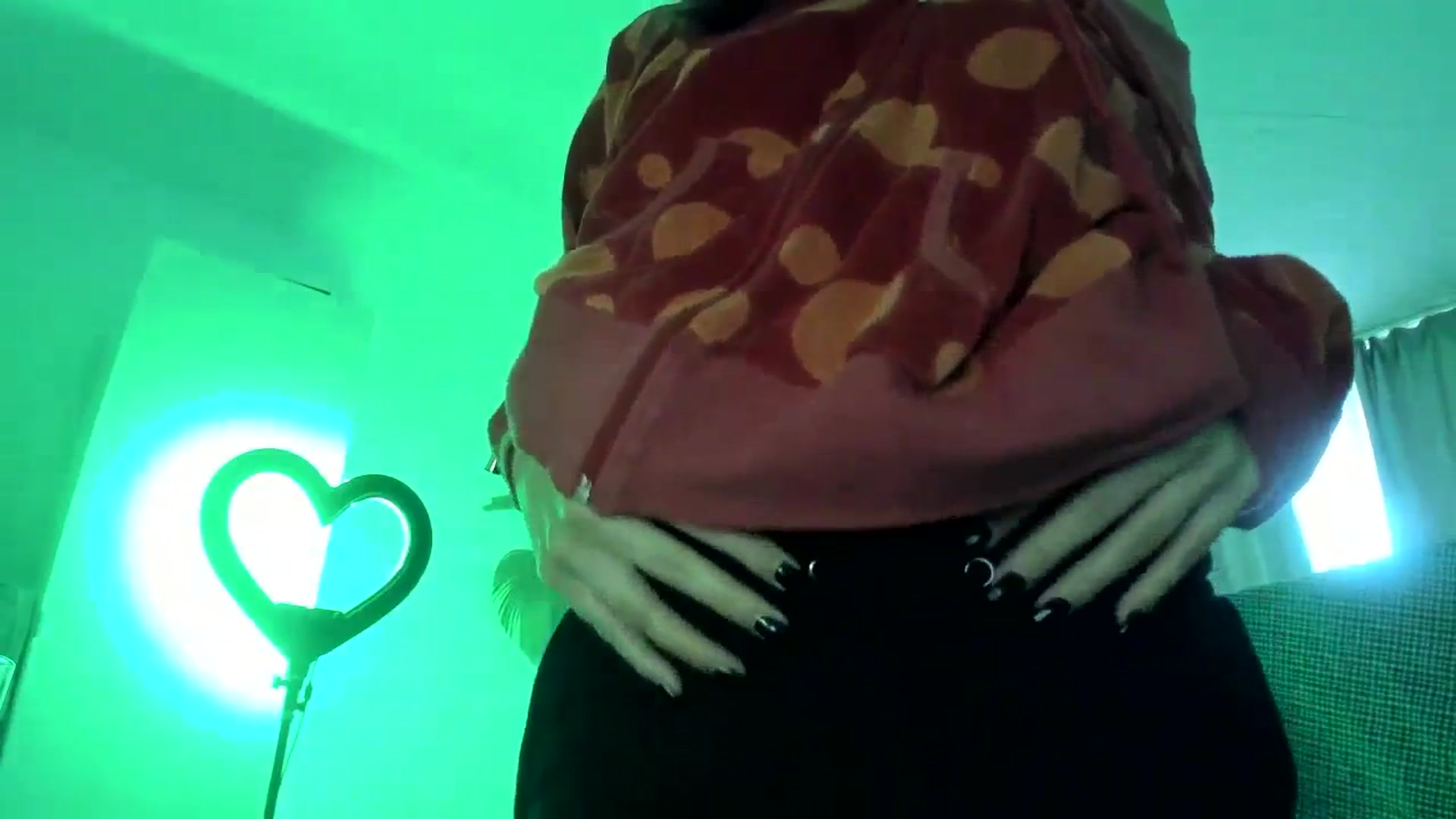 Gallery image thumbnail from greenzone's myfreecams stream on, 03/25/2024, 04:16 image 12 of 20
