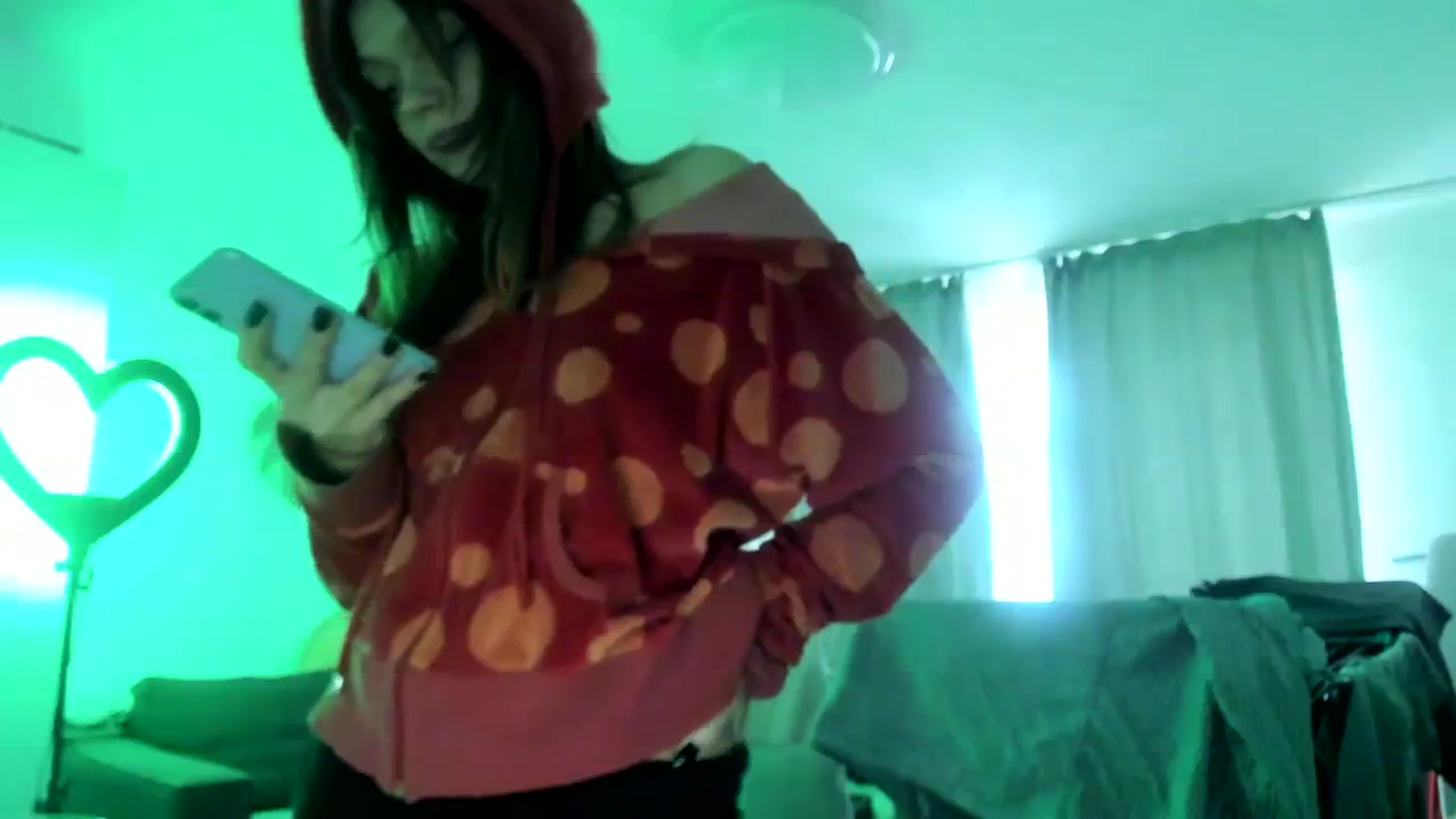 Gallery image thumbnail from greenzone's myfreecams stream on, 03/25/2024, 04:16 image 18 of 20