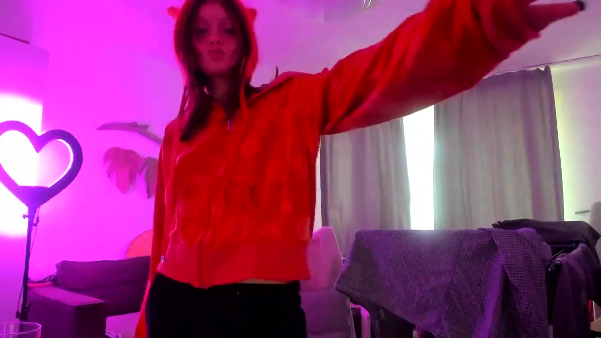 Gallery image thumbnail from greenzone's myfreecams stream on, 03/25/2024, 04:16 image 19 of 20
