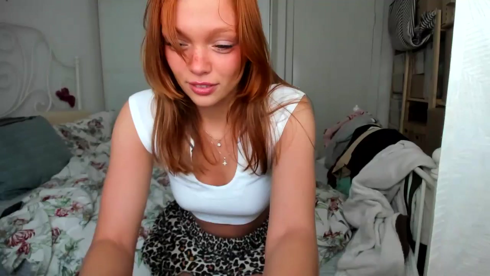 Gallery image thumbnail from greenzone's myfreecams stream on, 05/23/2024, 03:09 image 8 of 20