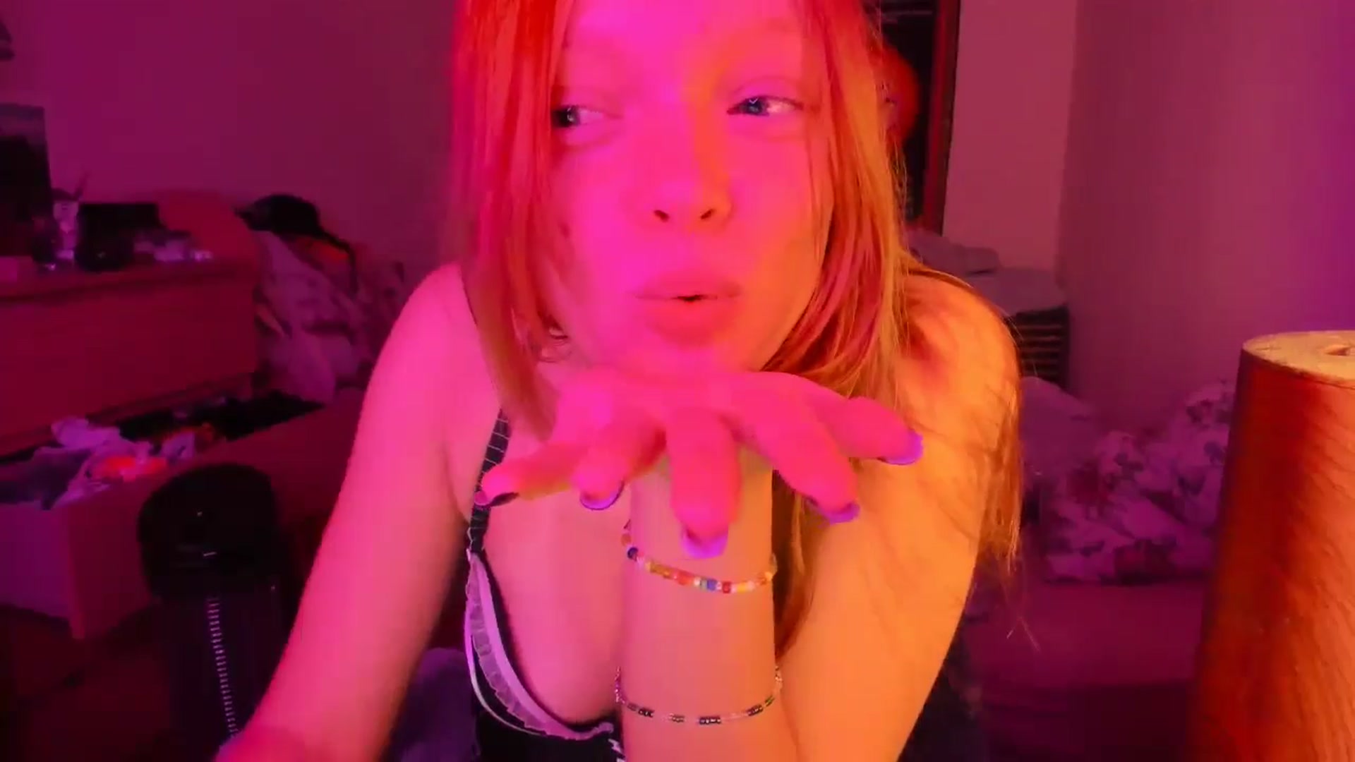 Gallery image thumbnail from greenzone's myfreecams stream on, 09/14/2024, 13:59 image 12 of 20