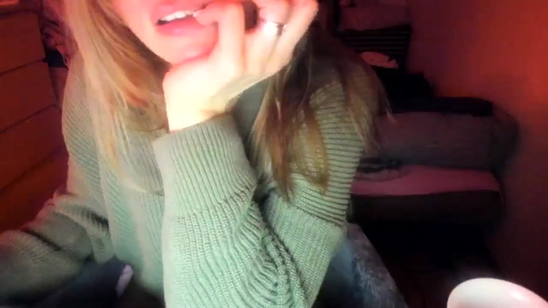 Gallery image thumbnail from greenzone's myfreecams stream on, 09/21/2024, 20:13 image 3 of 20