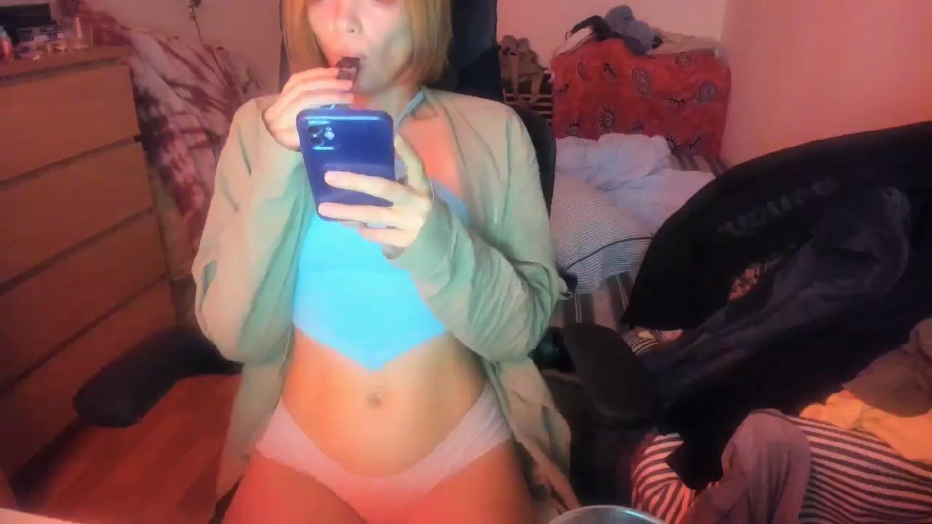 Gallery image thumbnail from greenzone's myfreecams stream on, 10/31/2024, 10:56 image 8 of 20