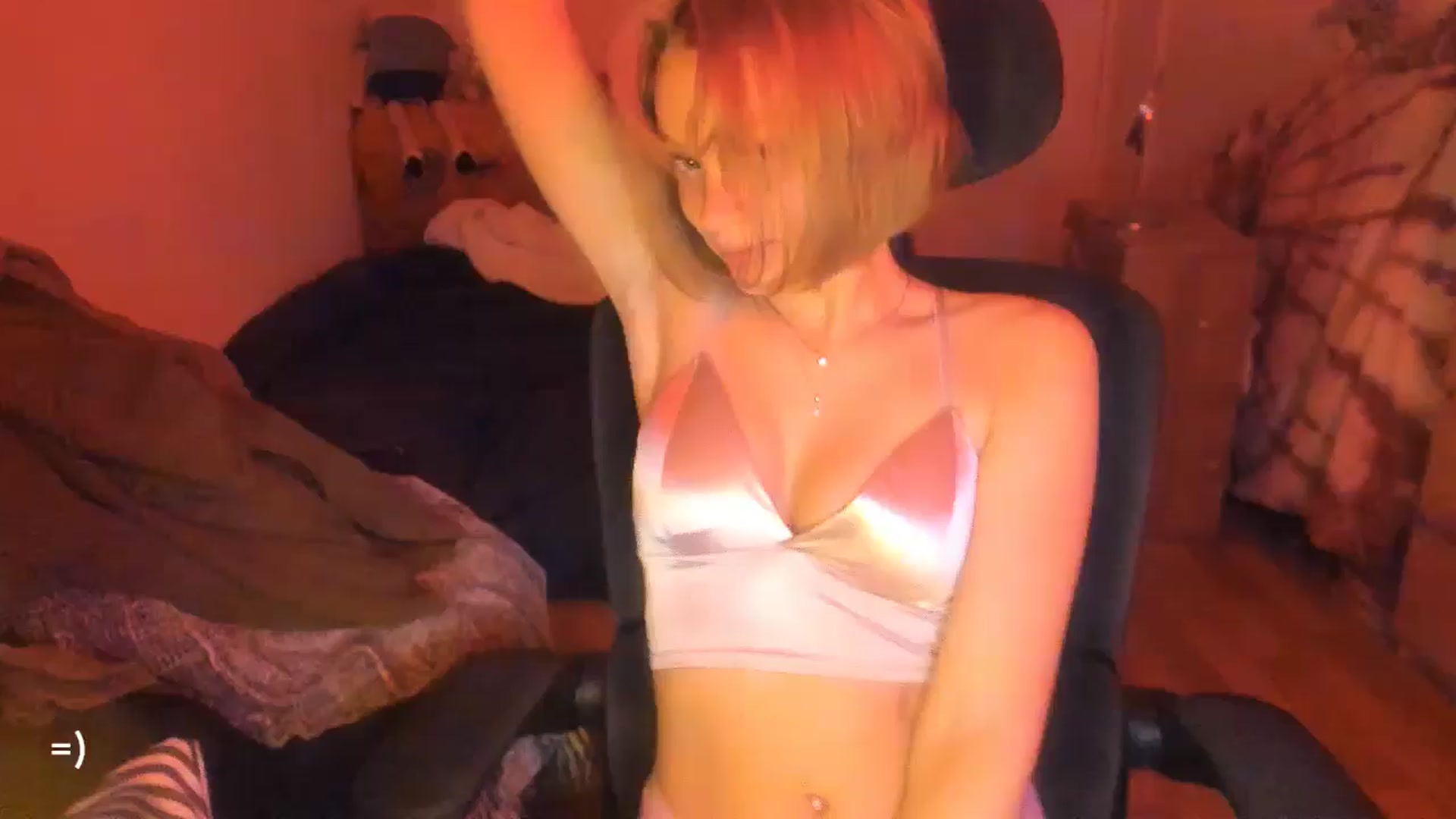 Gallery image thumbnail from greenzone's myfreecams stream on, 11/18/2024, 16:08 image 12 of 20