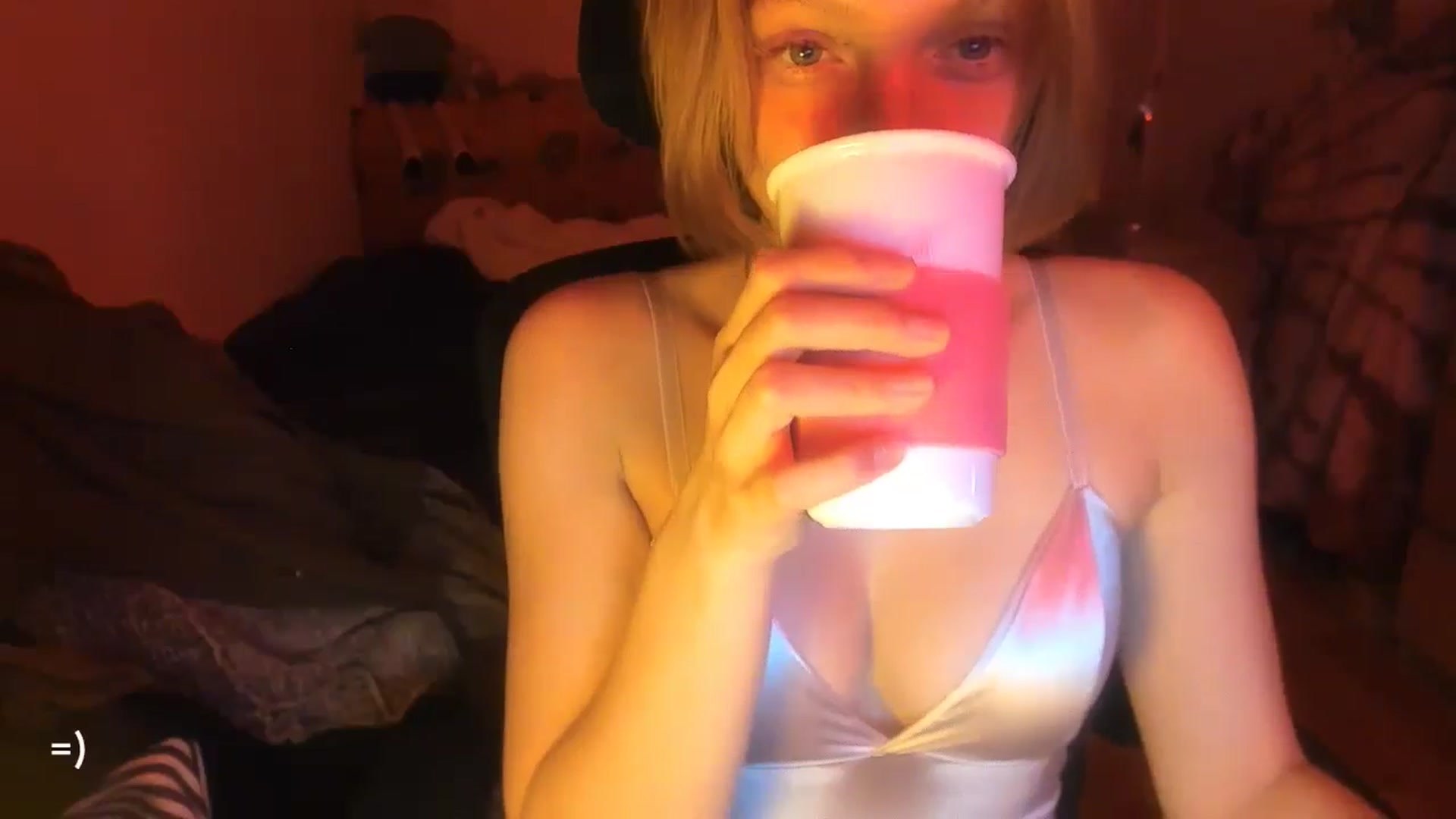 Gallery image thumbnail from greenzone's myfreecams stream on, 11/18/2024, 16:08 image 2 of 20