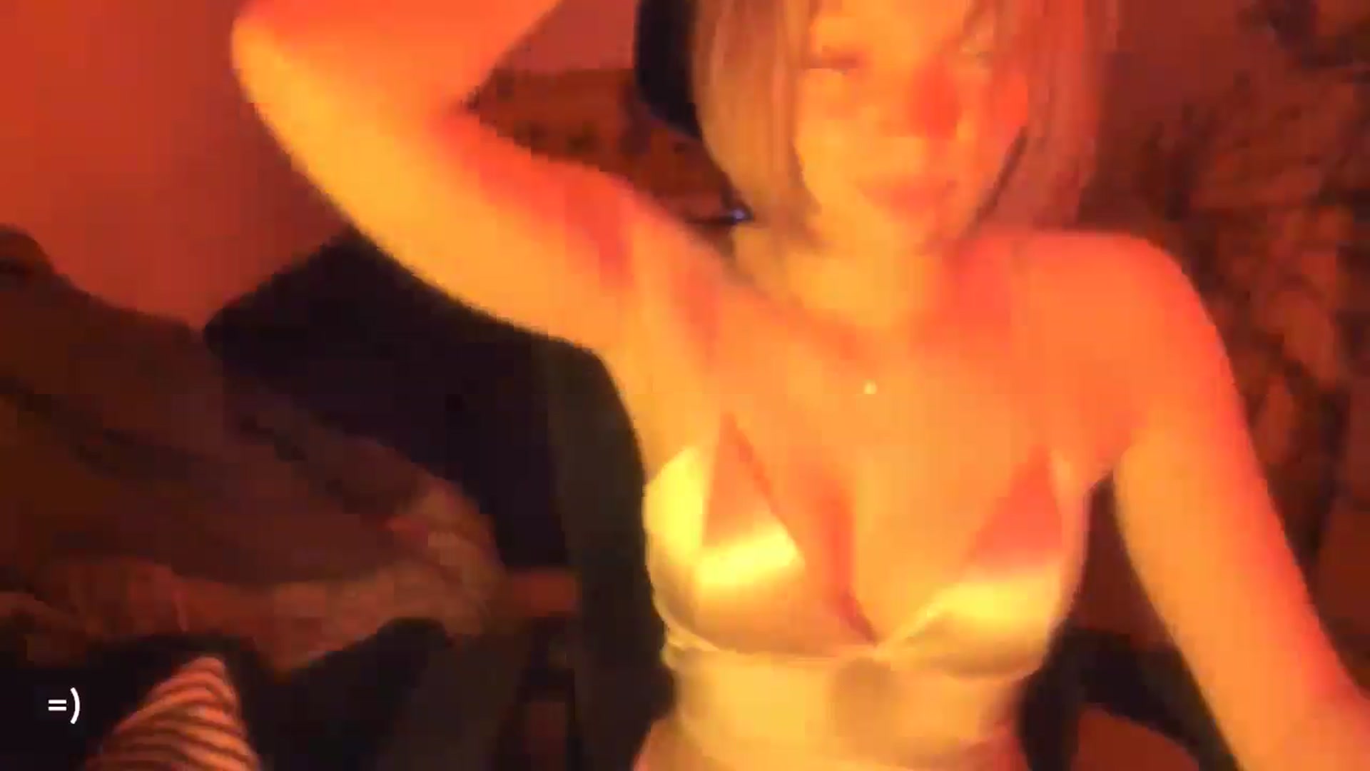 Gallery image thumbnail from greenzone's myfreecams stream on, 11/18/2024, 16:18 image 6 of 20