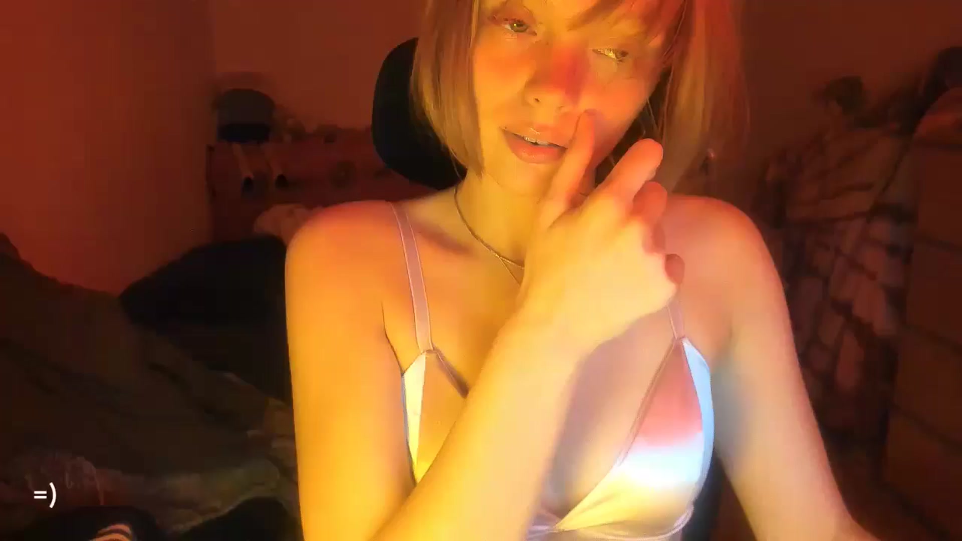 Gallery image thumbnail from greenzone's myfreecams stream on, 11/18/2024, 16:32 image 10 of 20