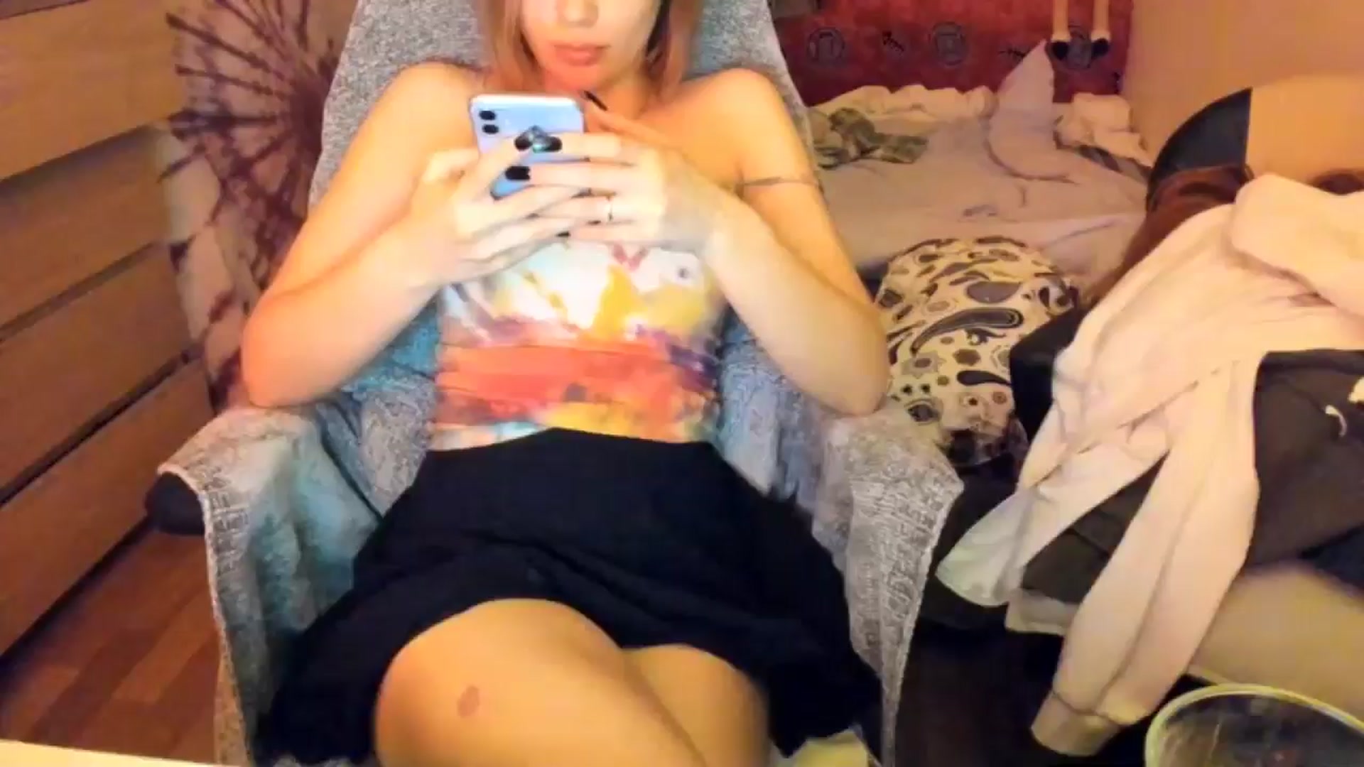 Gallery image thumbnail from greenzone's myfreecams stream on, 12/19/2024, 17:21 image 8 of 20
