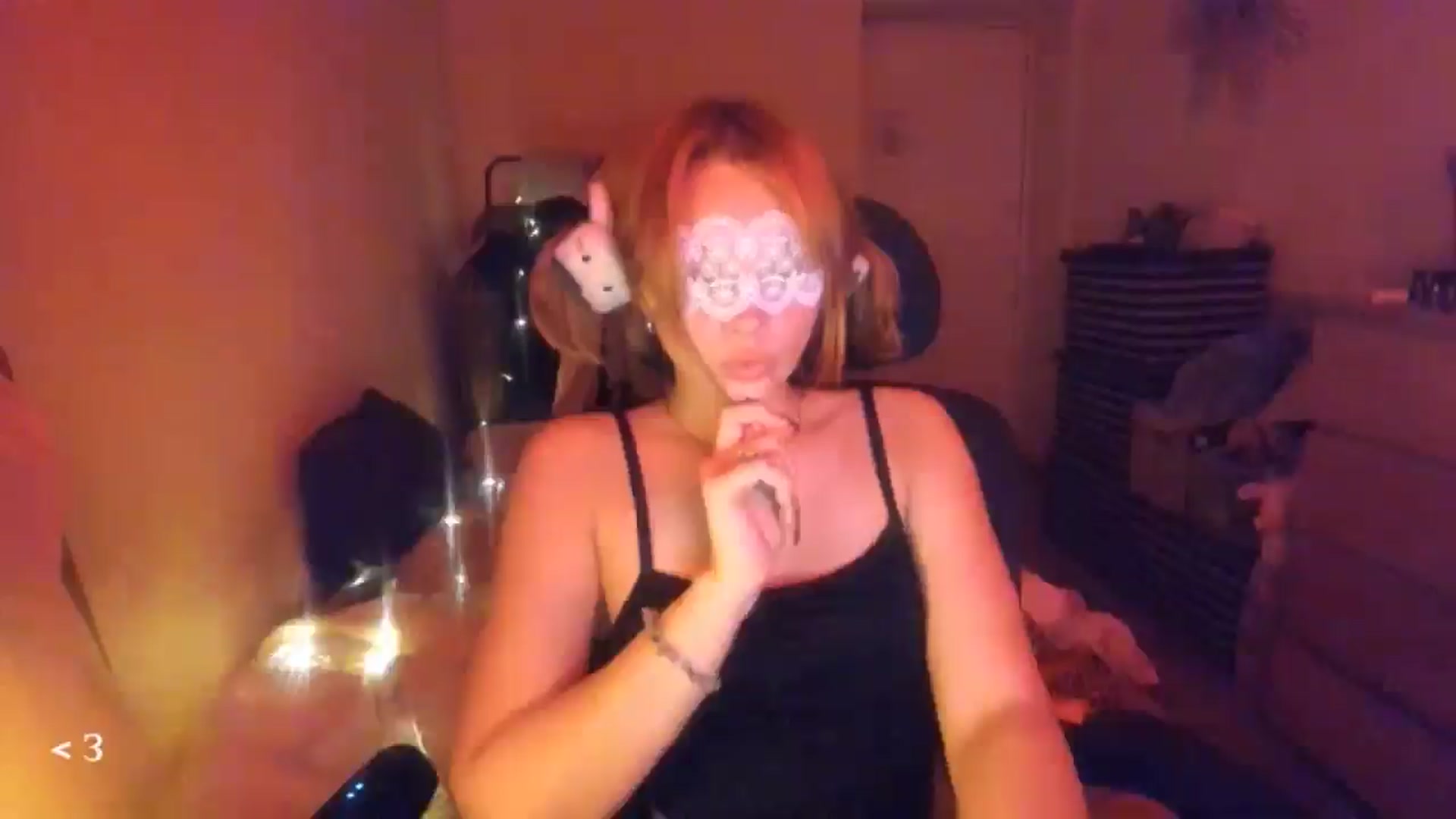 Gallery image thumbnail from greenzone's myfreecams stream on, 01/15/2026, 16:48 image 10 of 20