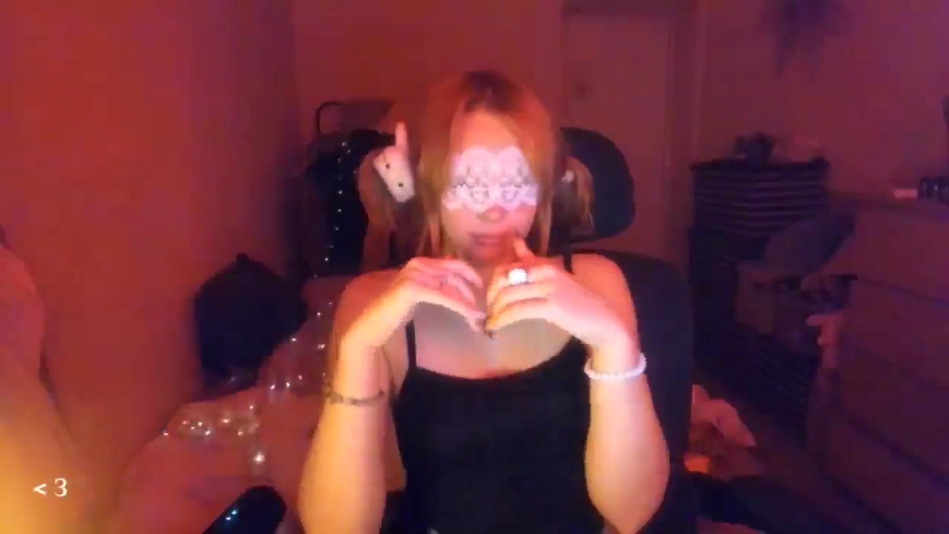 Gallery image thumbnail from greenzone's myfreecams stream on, 01/15/2026, 16:48 image 11 of 20