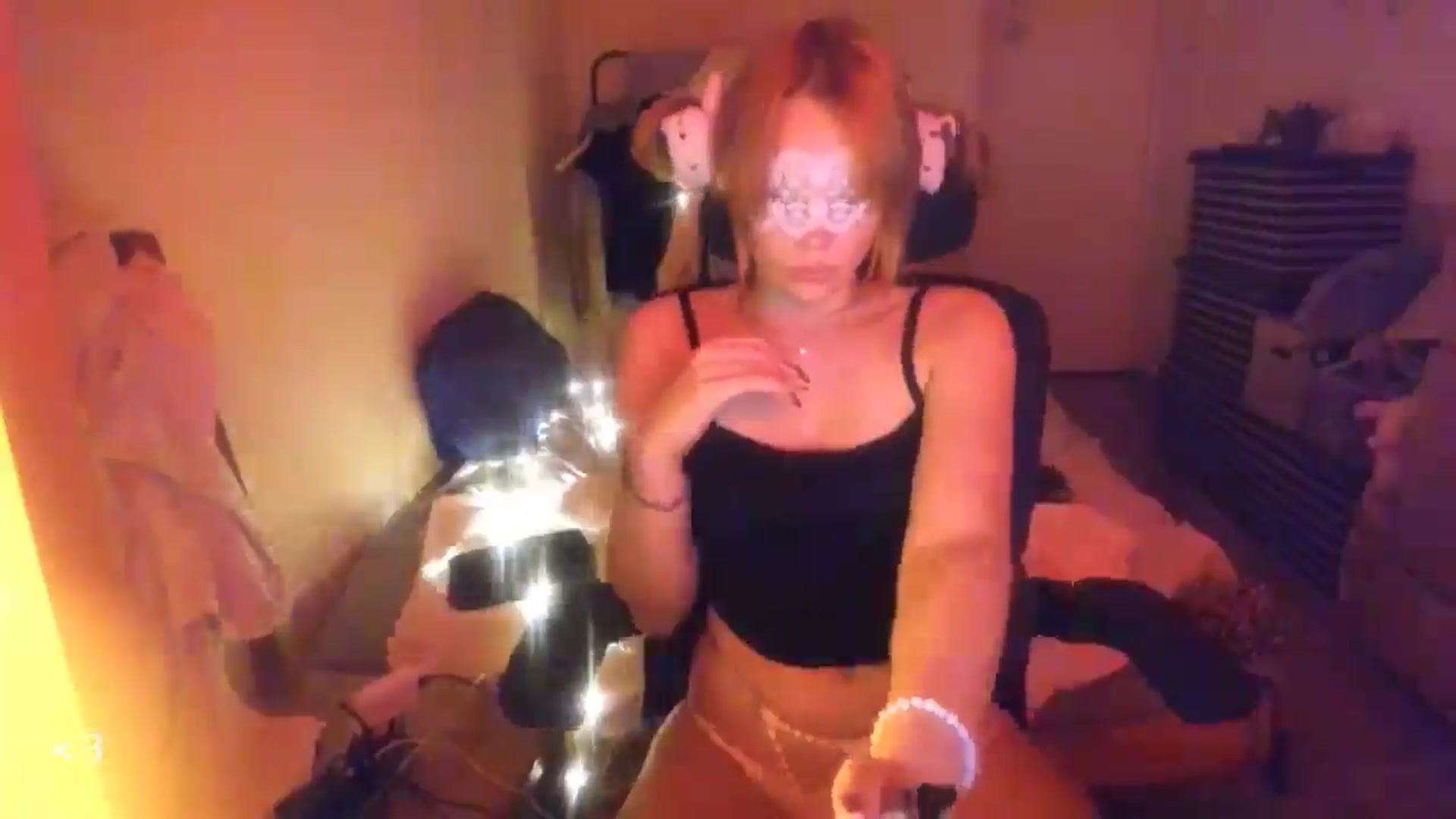 Gallery image thumbnail from greenzone's myfreecams stream on, 01/15/2026, 19:05 image 13 of 20
