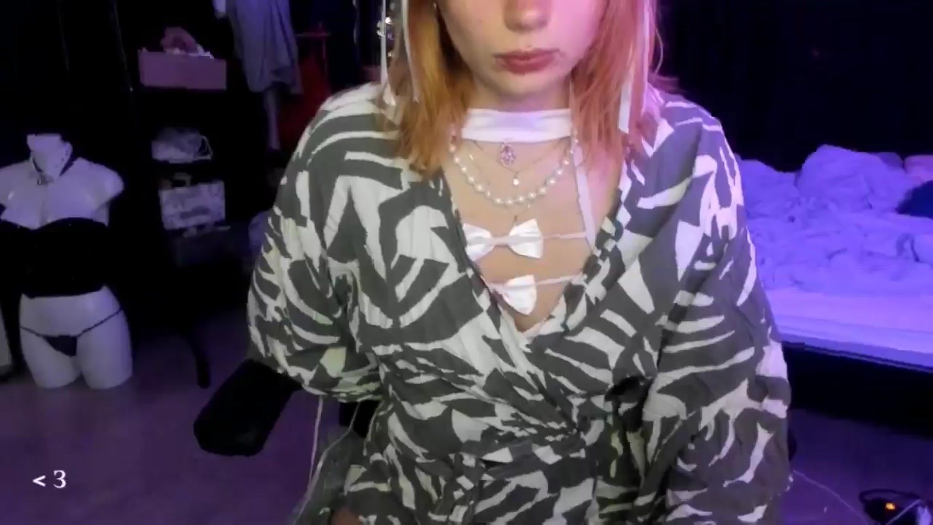 Gallery image thumbnail from greenzone's myfreecams stream on, 01/28/2026, 13:13 image 10 of 20
