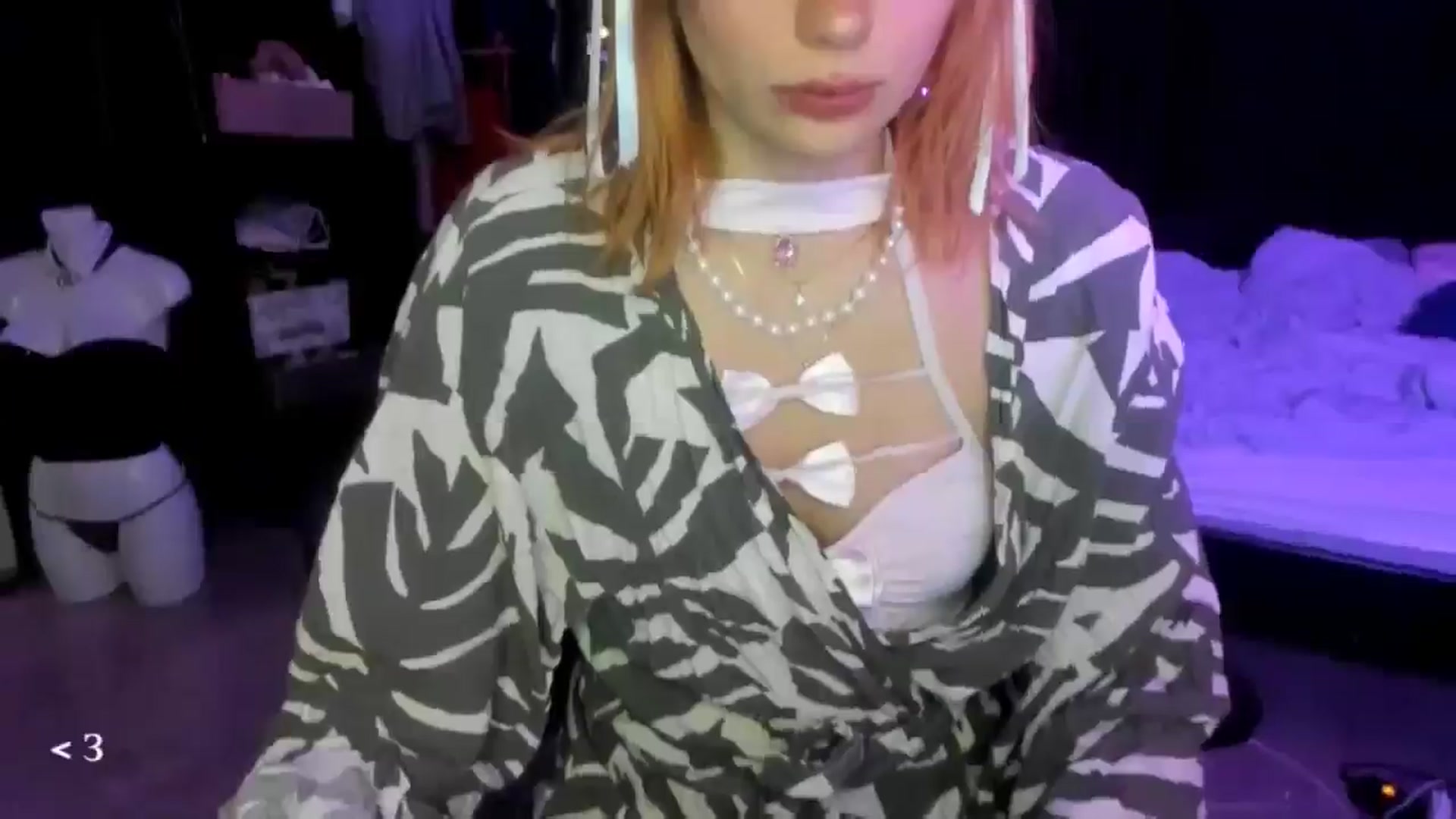 Gallery image thumbnail from greenzone's myfreecams stream on, 01/28/2026, 13:13 image 8 of 20