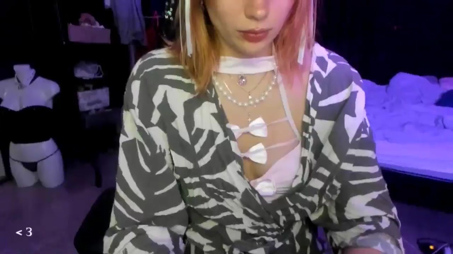 Gallery image thumbnail from greenzone's myfreecams stream on, 01/28/2026, 13:13 image 18 of 20