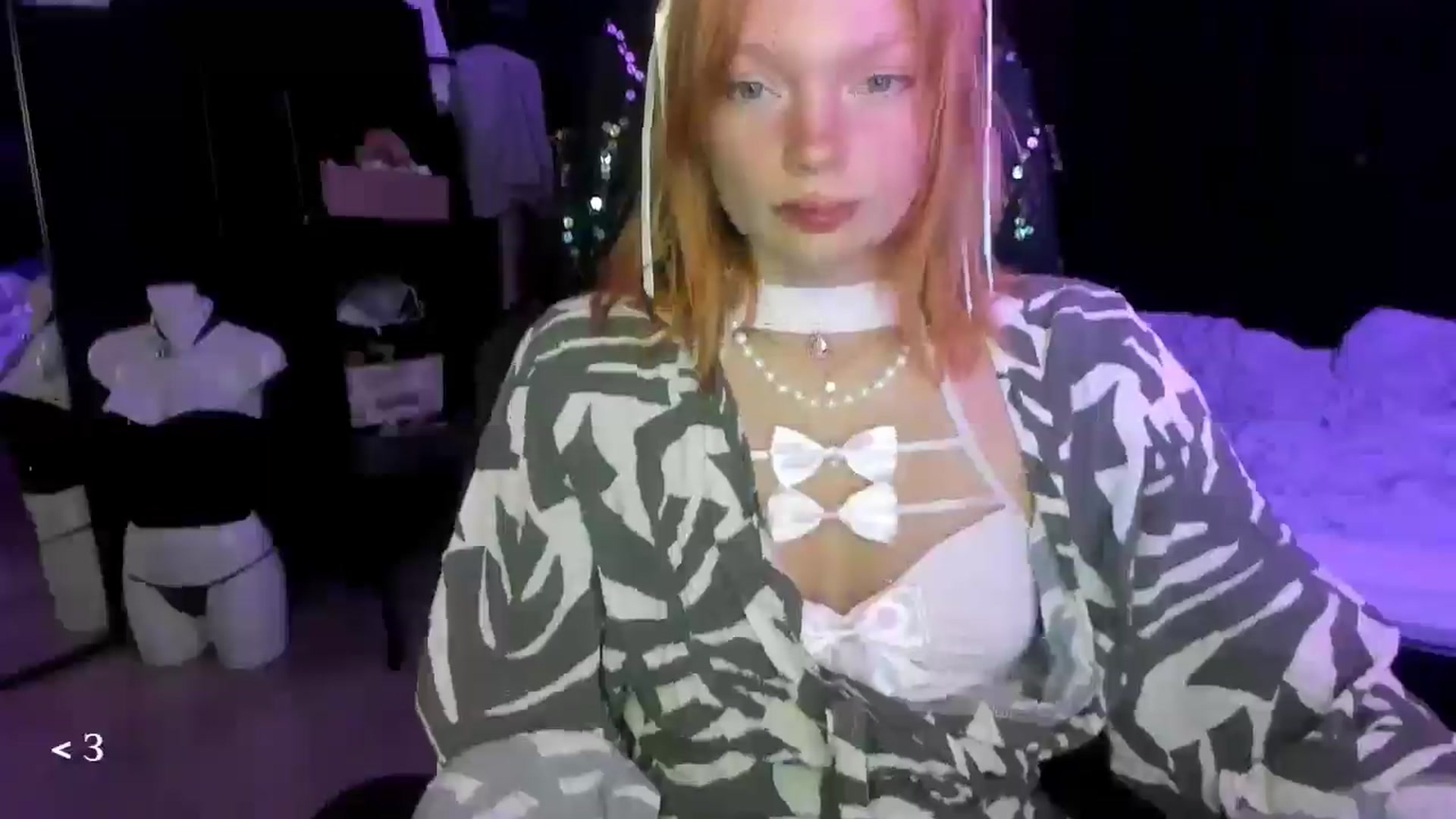 Gallery image thumbnail from greenzone's myfreecams stream on, 01/28/2026, 14:23 image 13 of 20
