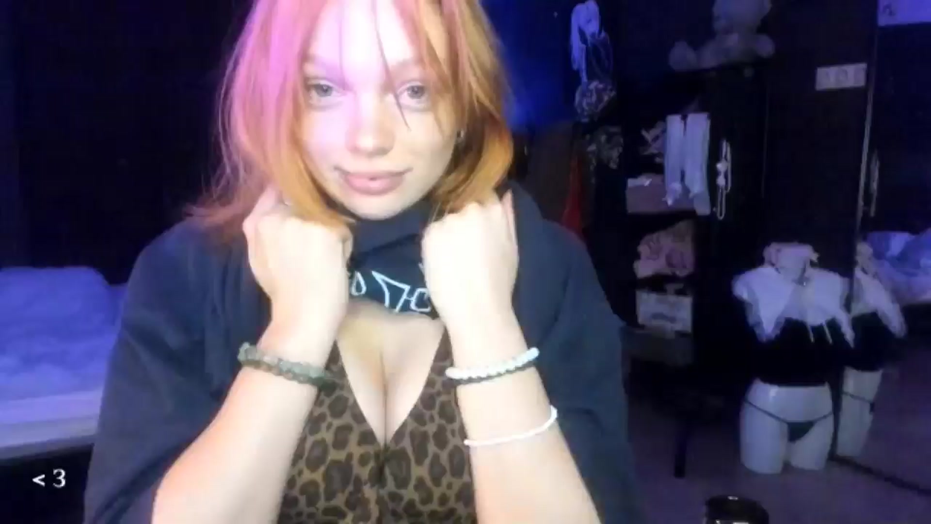 Gallery image thumbnail from greenzone's myfreecams stream on, 01/29/2026, 18:22 image 17 of 20