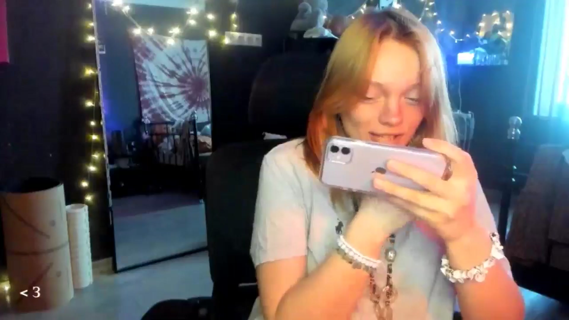Gallery image thumbnail from greenzone's myfreecams stream on, 04/12/2026, 06:41 image 9 of 20