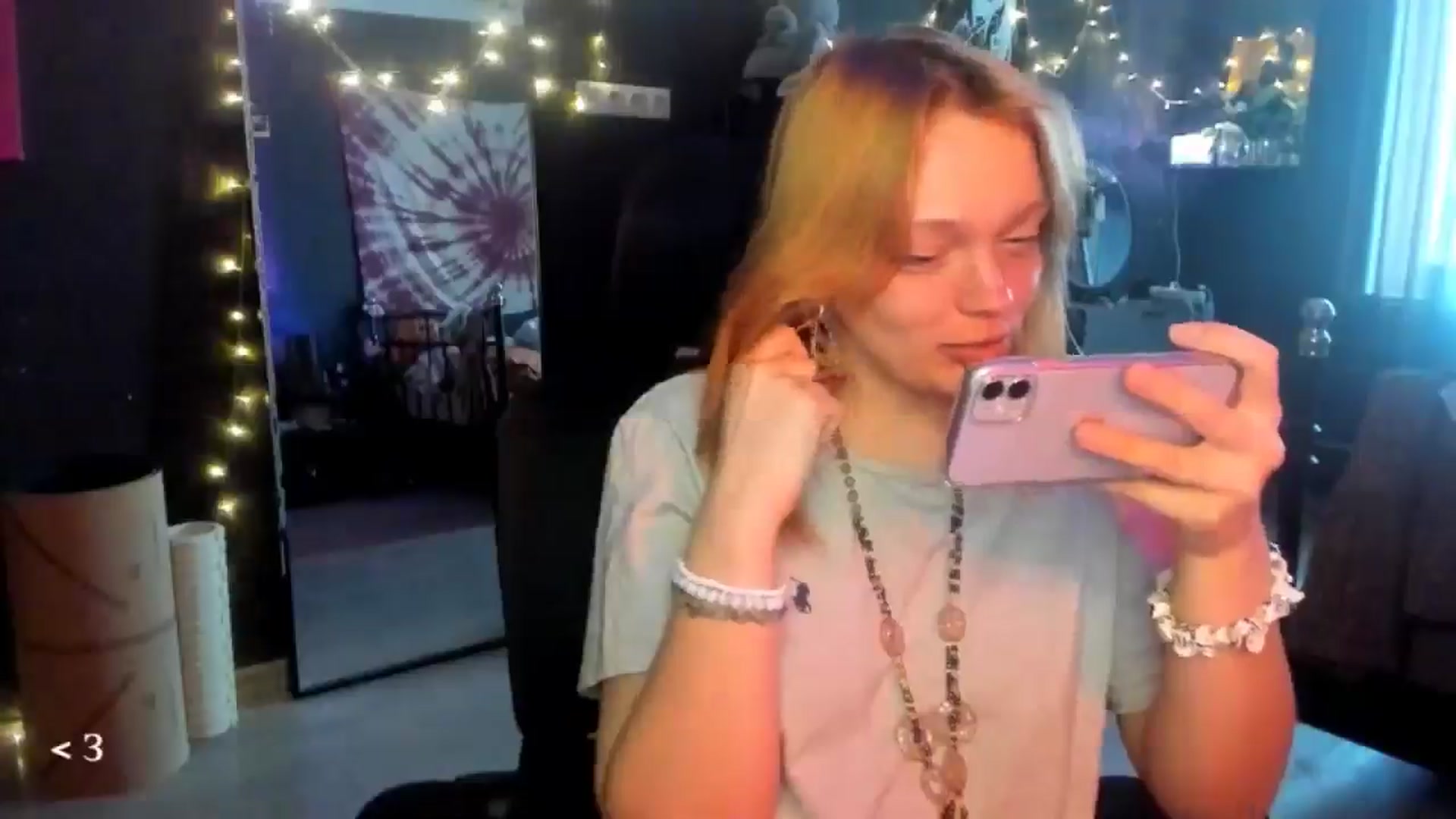 Gallery image thumbnail from greenzone's myfreecams stream on, 04/12/2026, 06:41 image 10 of 20