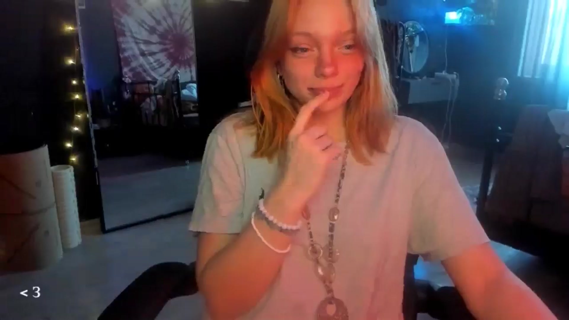 Gallery image thumbnail from greenzone's myfreecams stream on, 04/12/2026, 07:51 image 4 of 20
