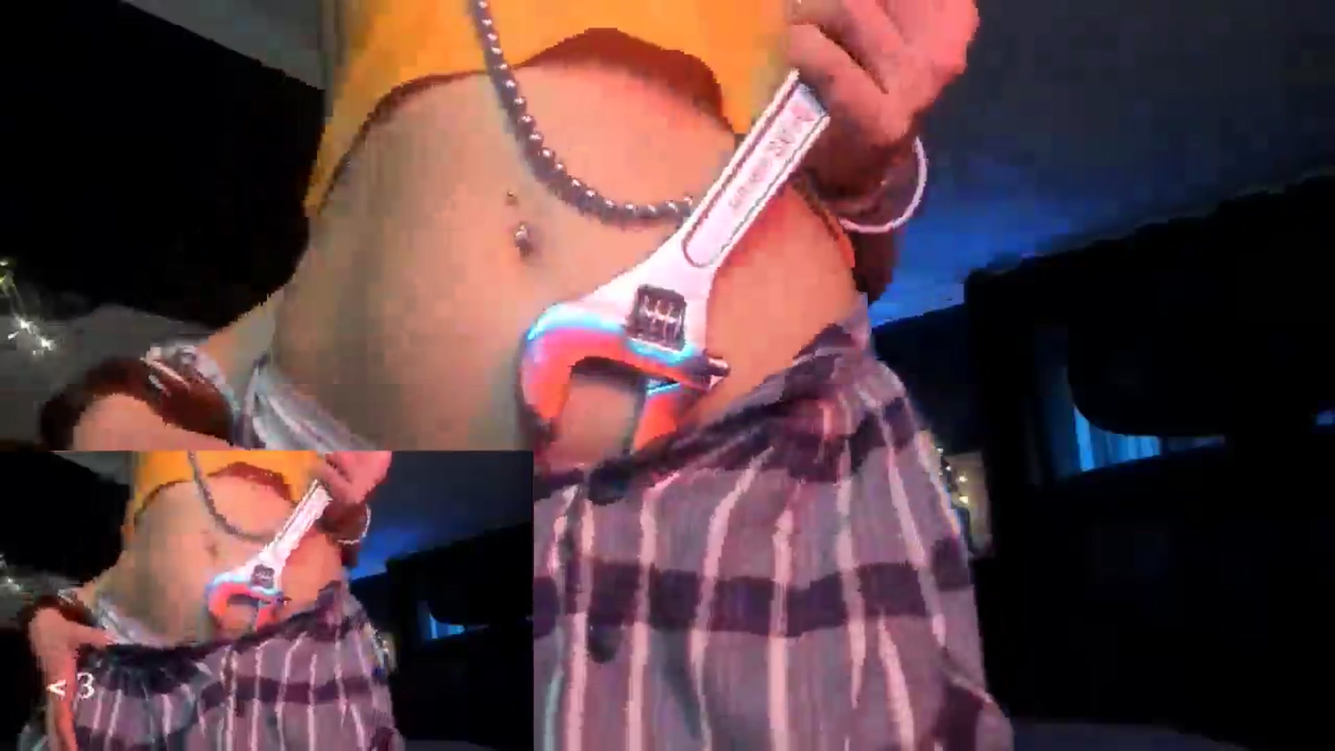 Gallery image thumbnail from greenzone's myfreecams stream on, 04/20/2026, 24:28 image 5 of 20