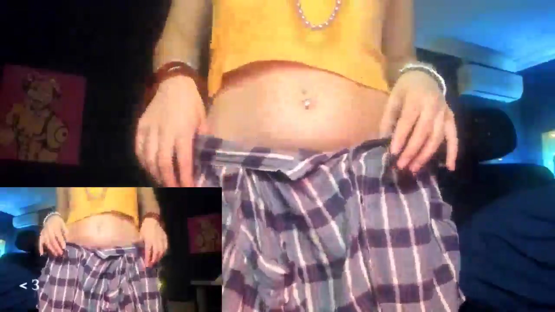 Gallery image thumbnail from greenzone's myfreecams stream on, 04/20/2026, 03:47 image 2 of 20