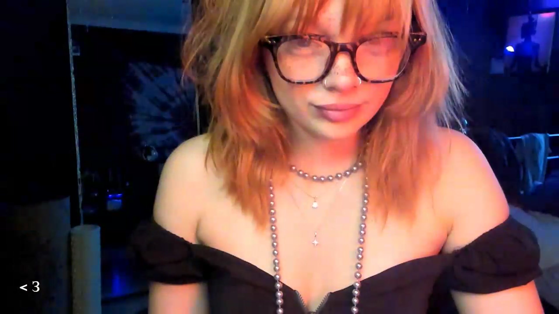 Gallery image thumbnail from greenzone's myfreecams stream on, 05/13/2026, 23:57 image 8 of 20