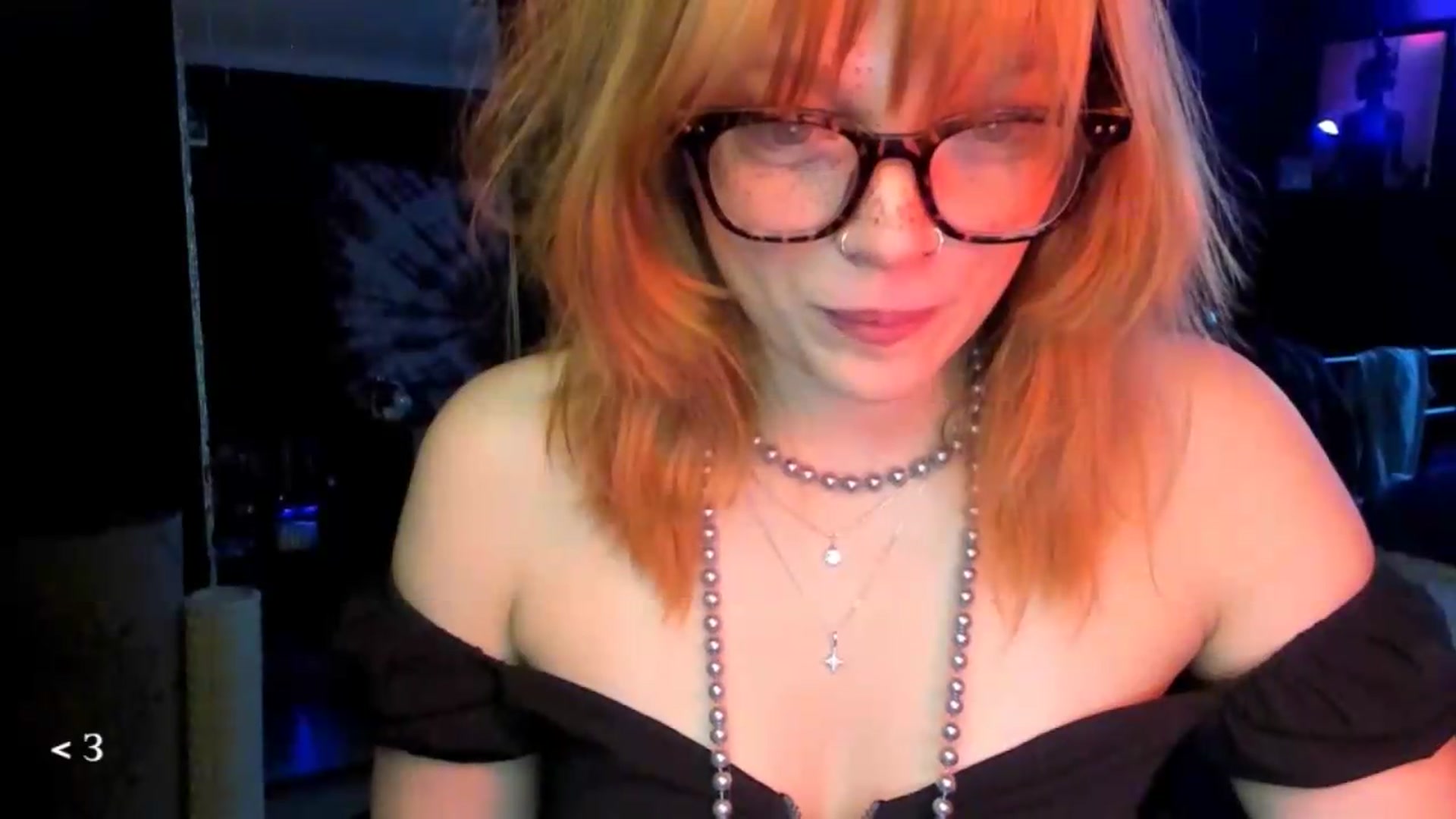 Gallery image thumbnail from greenzone's myfreecams stream on, 05/13/2026, 23:57 image 9 of 20