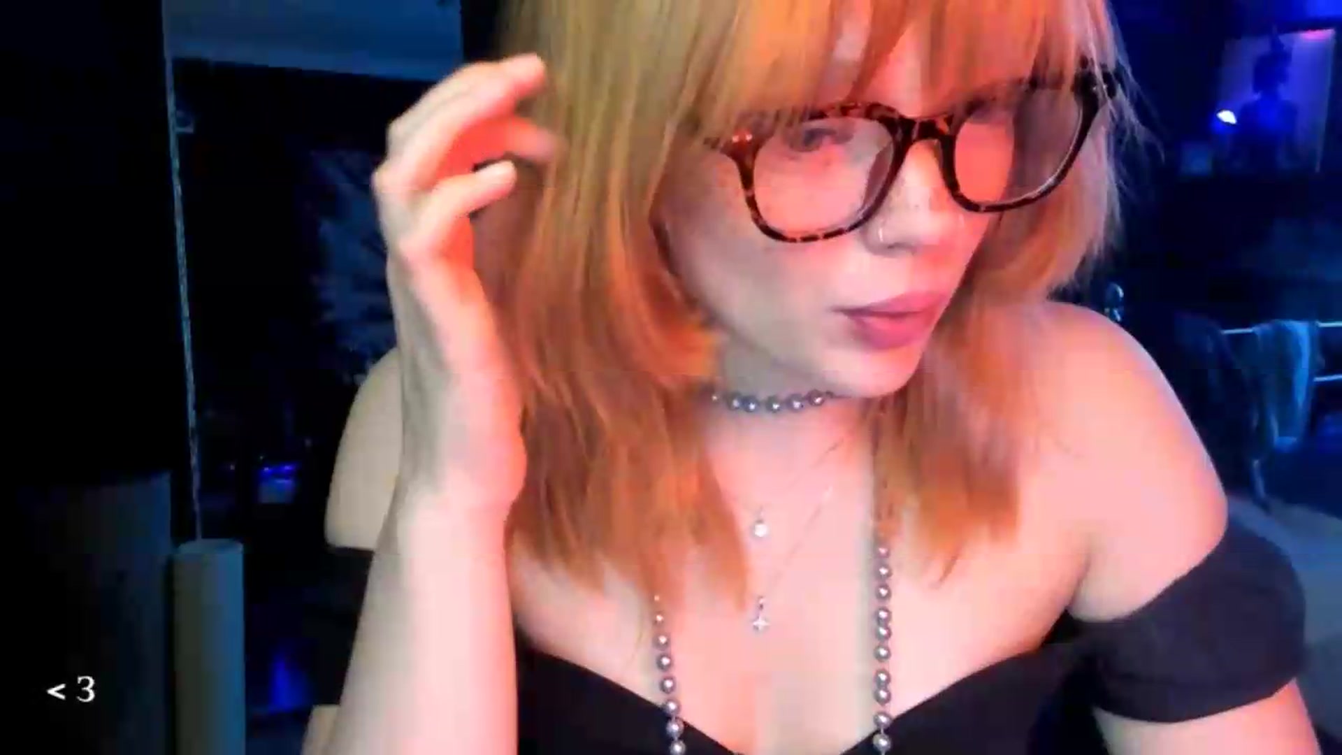 Gallery image thumbnail from greenzone's myfreecams stream on, 05/13/2026, 23:57 image 13 of 20