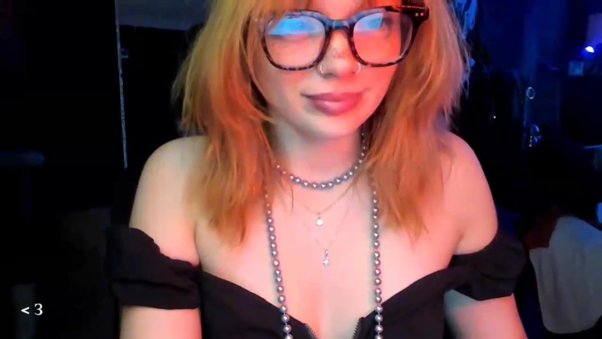 Gallery image thumbnail from greenzone's myfreecams stream on, 05/14/2026, 02:20 image 16 of 20