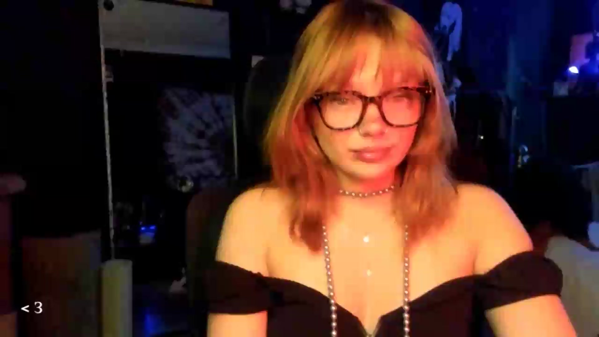 Gallery image thumbnail from greenzone's myfreecams stream on, 05/14/2026, 02:20 image 1 of 20