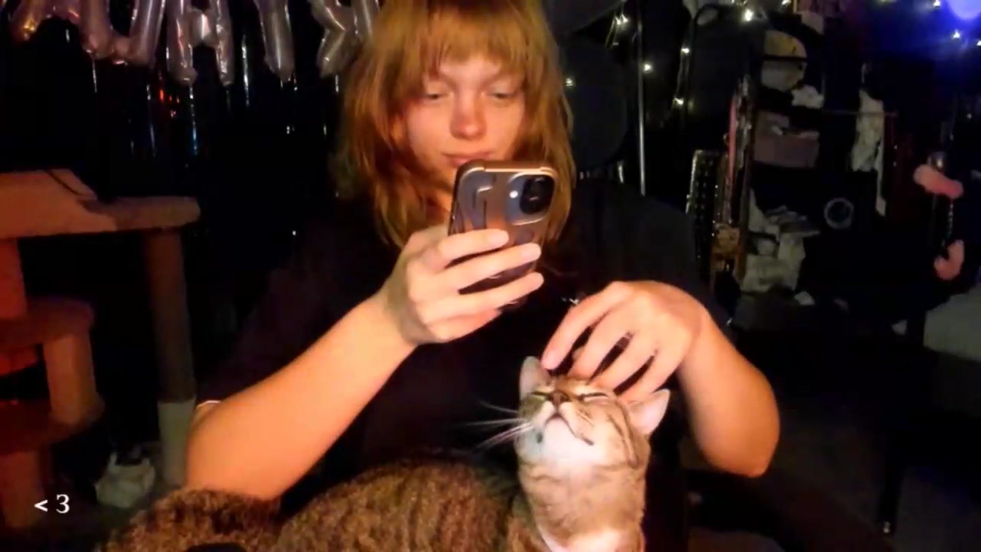 Gallery image thumbnail from greenzone's myfreecams stream on, 07/01/2026, 21:49 image 17 of 20