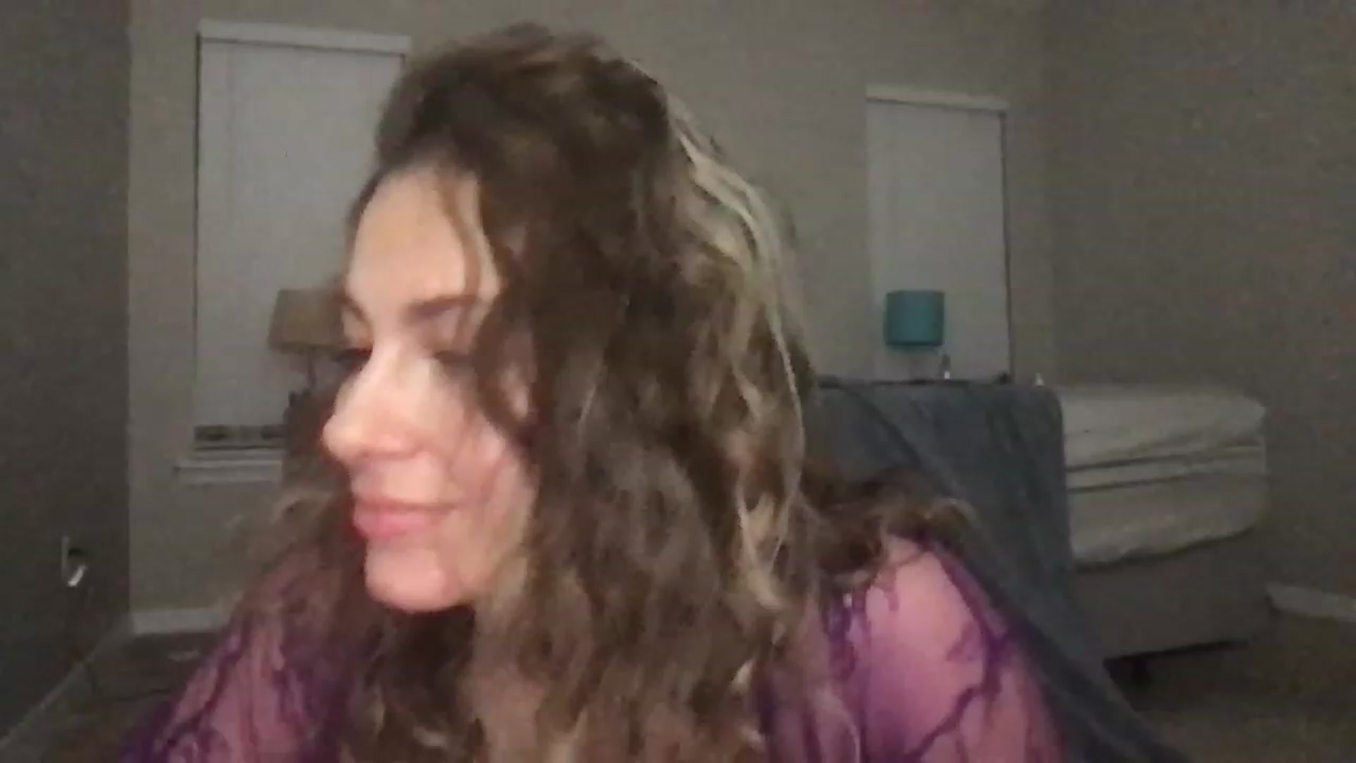 Gallery image thumbnail from gwendenim's myfreecams stream on, 11/16/2022, 08:33 image 8 of 20