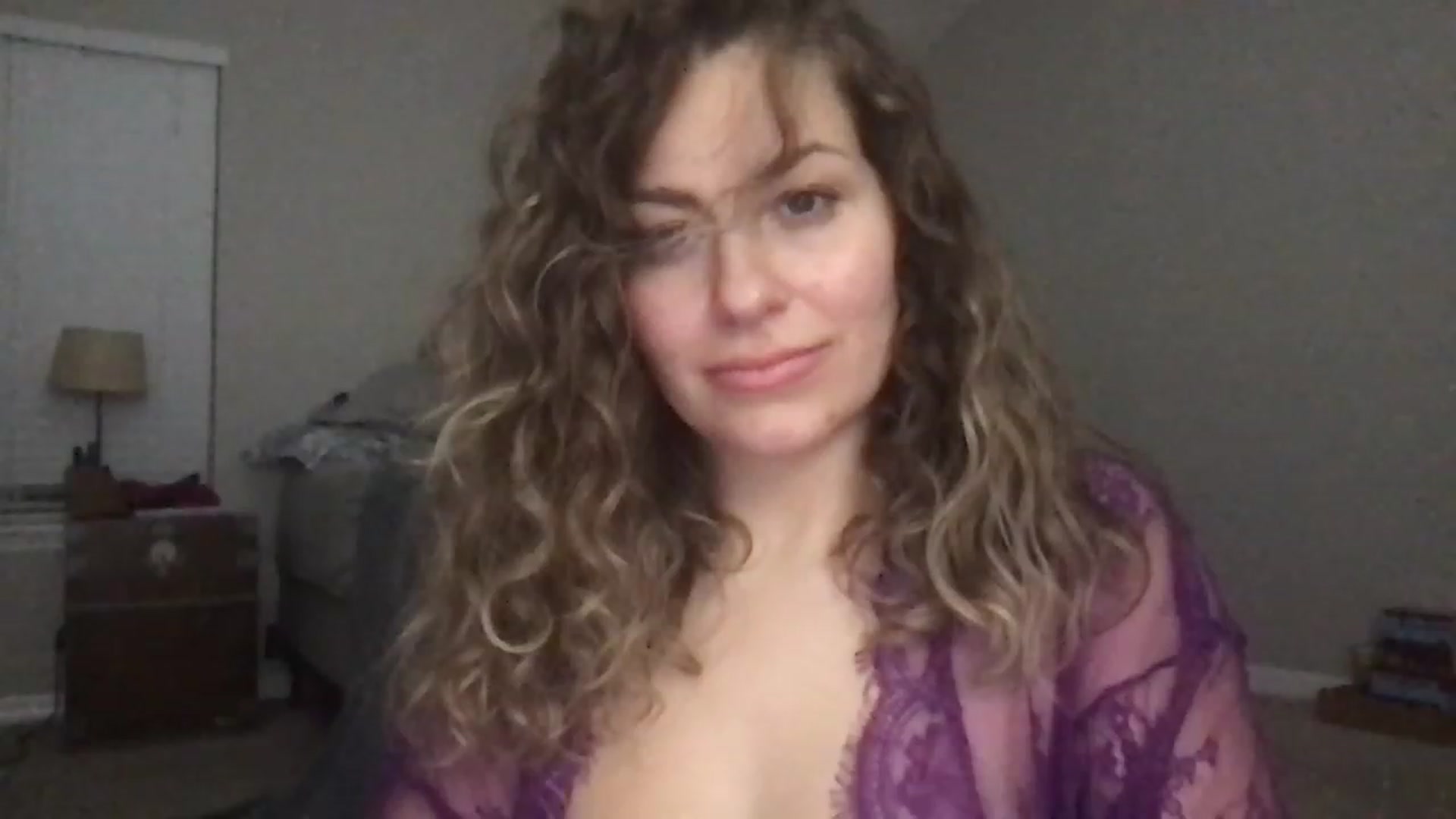 Gallery image thumbnail from gwendenim's myfreecams stream on, 11/16/2022, 08:33 image 14 of 20