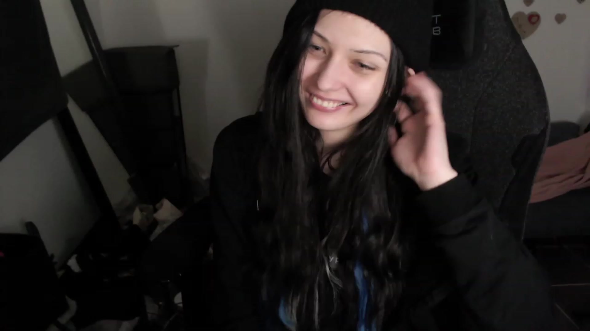 Gallery image thumbnail from h0TnDaNGeR0uS's myfreecams stream on, 08/07/2023, 10:45 image 16 of 20