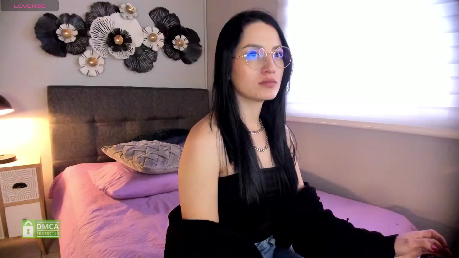 Gallery image thumbnail from h_e_r_a's myfreecams stream on, 12/26/2024, 17:05 image 14 of 20