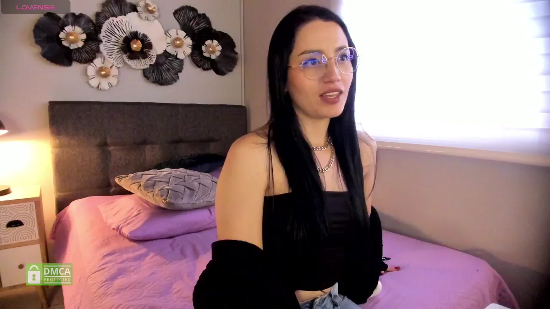 Gallery image thumbnail from h_e_r_a's myfreecams stream on, 12/26/2024, 17:05 image 16 of 20