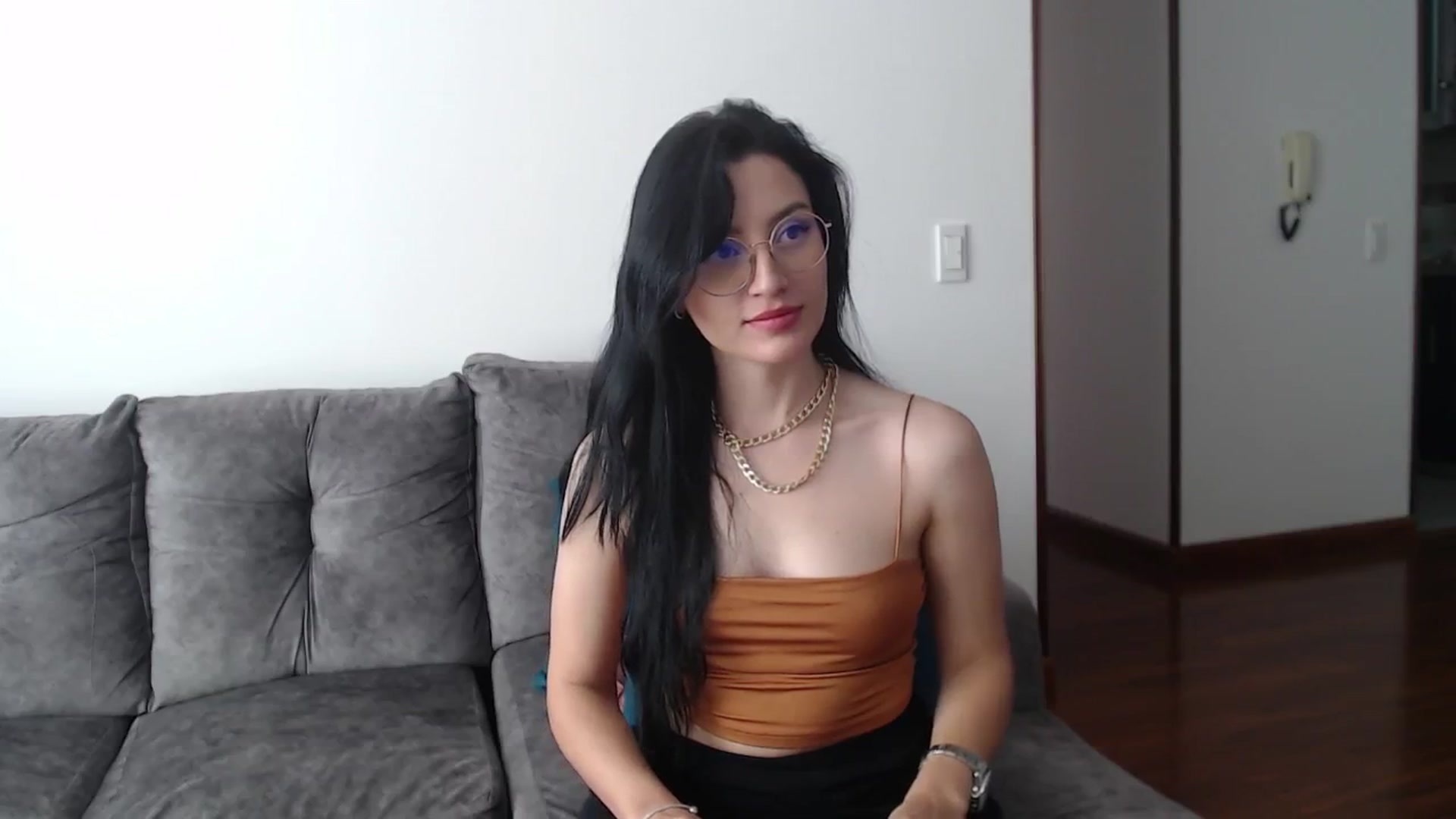 Gallery image thumbnail from h_e_r_a's myfreecams stream on, 12/31/2024, 17:01 image 5 of 20