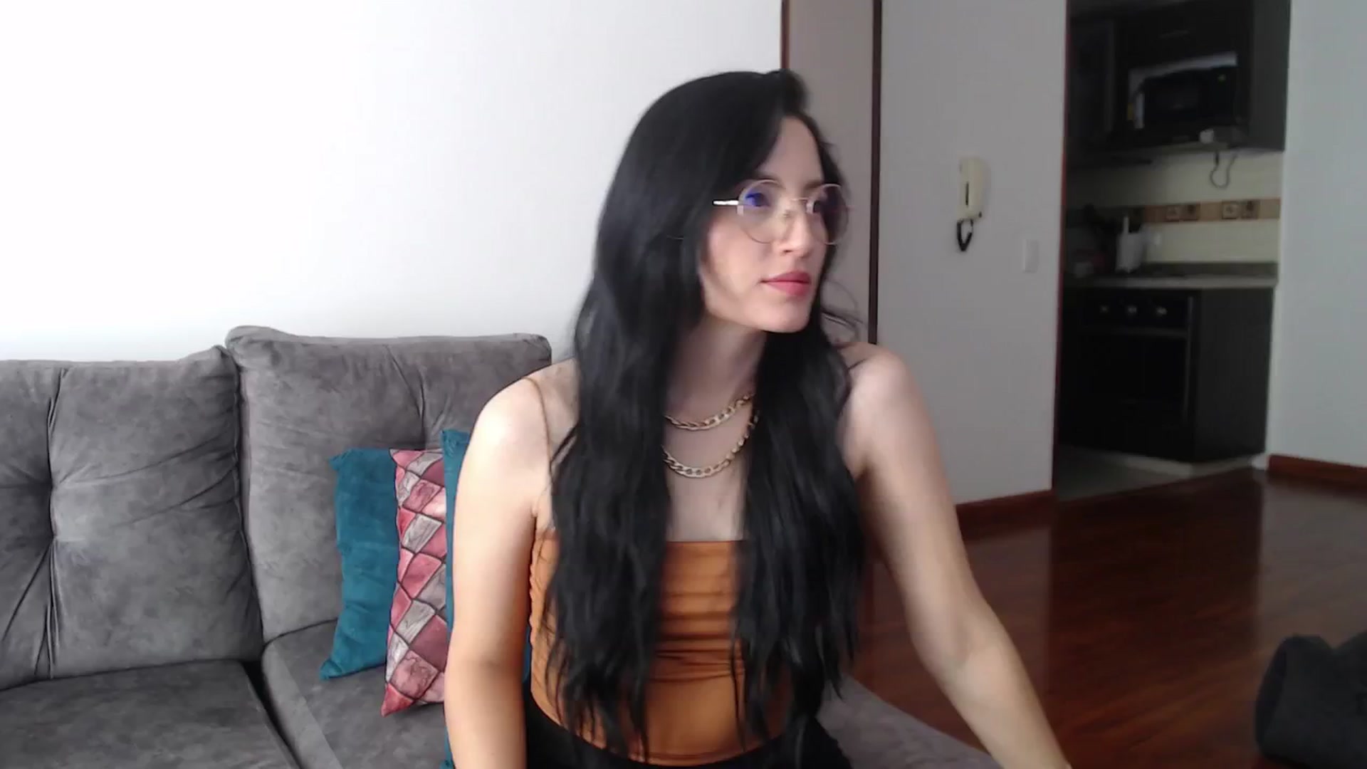 Gallery image thumbnail from h_e_r_a's myfreecams stream on, 12/31/2024, 17:01 image 15 of 20