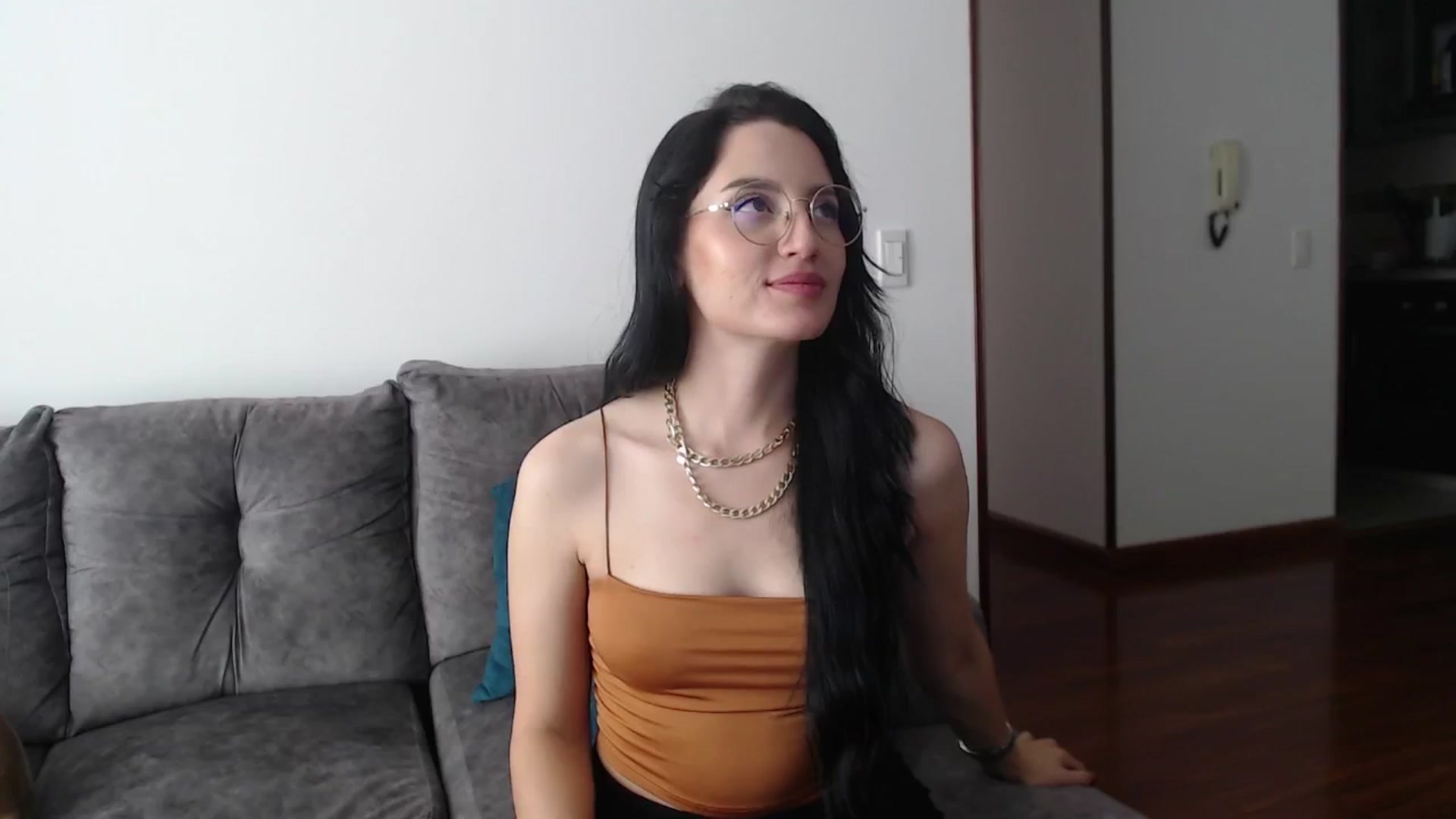 Gallery image thumbnail from h_e_r_a's myfreecams stream on, 12/31/2024, 17:01 image 10 of 20