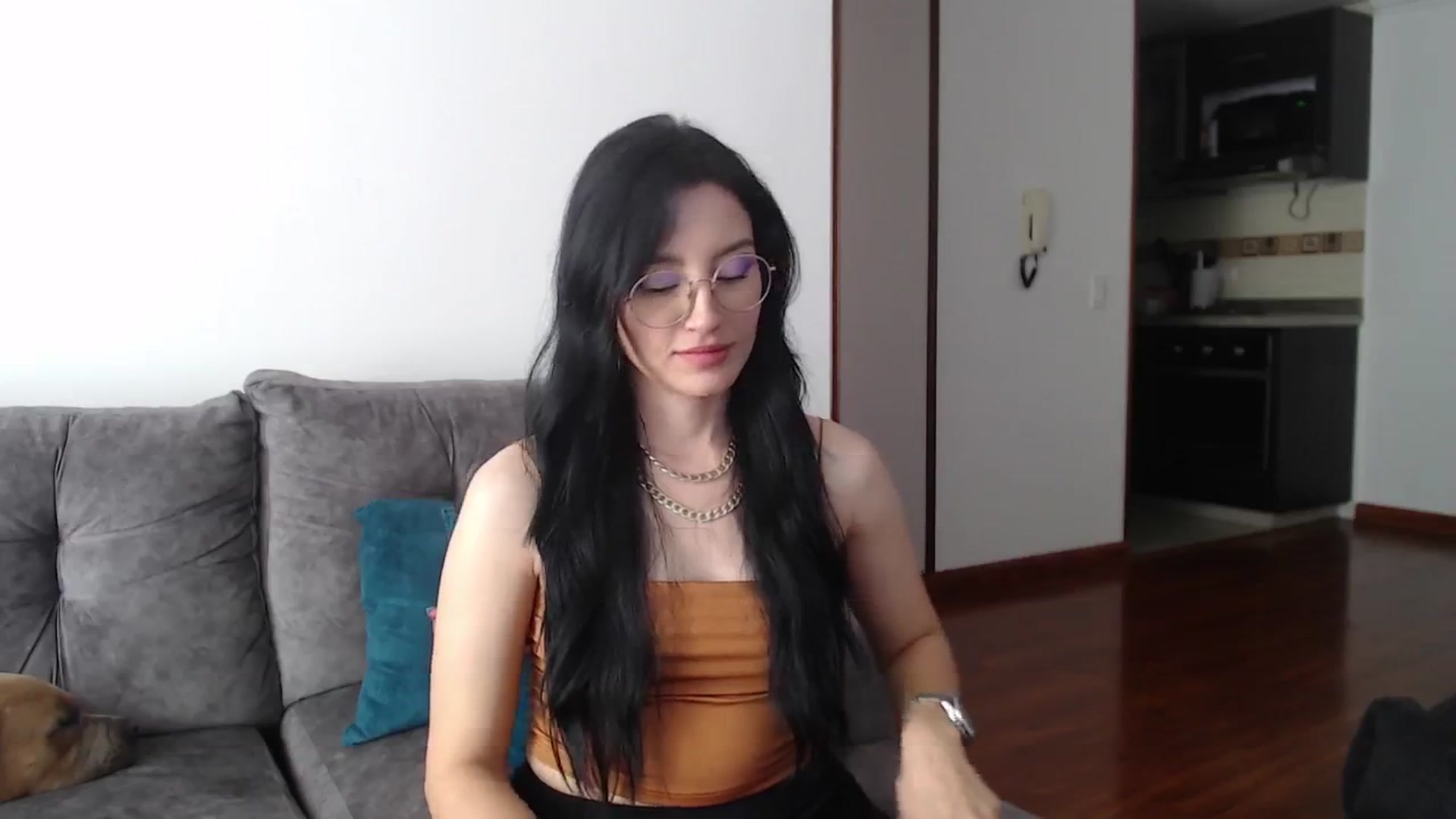 Gallery image thumbnail from h_e_r_a's myfreecams stream on, 12/31/2024, 17:01 image 17 of 20