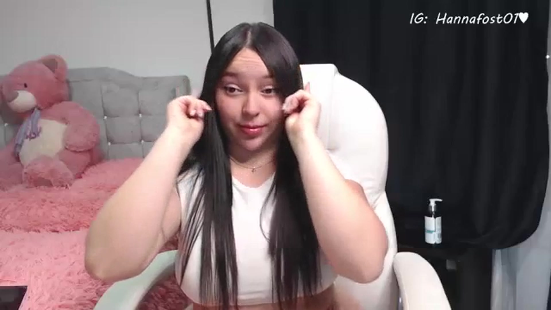 Gallery image thumbnail from hanna_fost's myfreecams stream on, 08/15/2023, 02:53 image 12 of 20