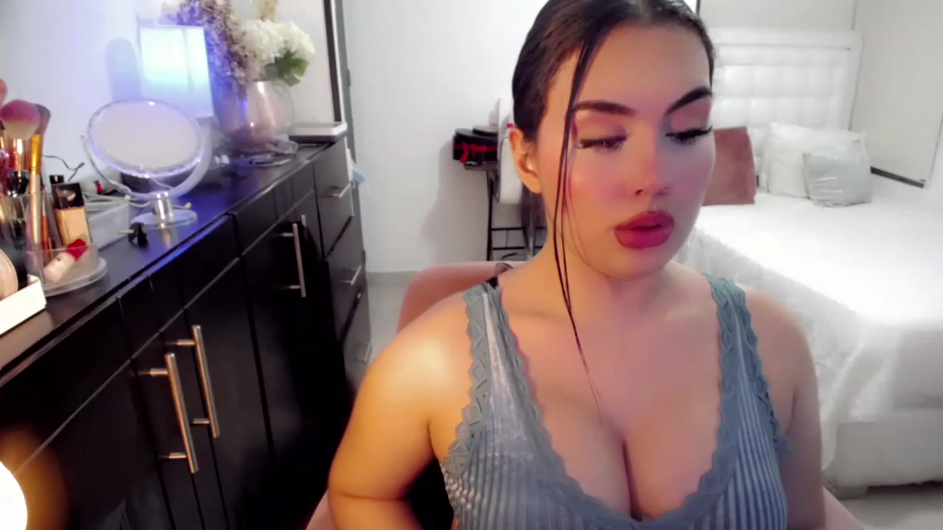 Gallery image thumbnail from hannahill's myfreecams stream on, 11/25/2022, 04:59 image 16 of 20