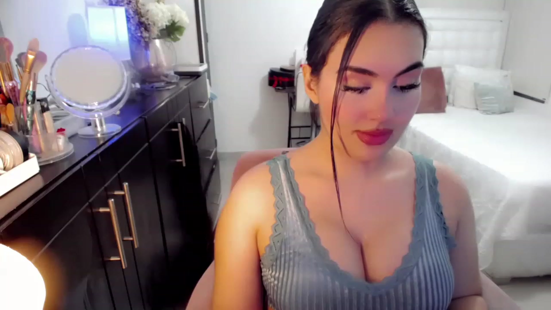 Gallery image thumbnail from hannahill's myfreecams stream on, 11/25/2022, 04:59 image 19 of 20