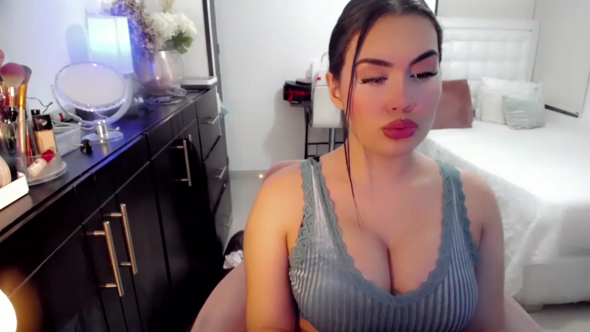 Gallery image thumbnail from hannahill's myfreecams stream on, 11/25/2022, 04:59 image 15 of 20