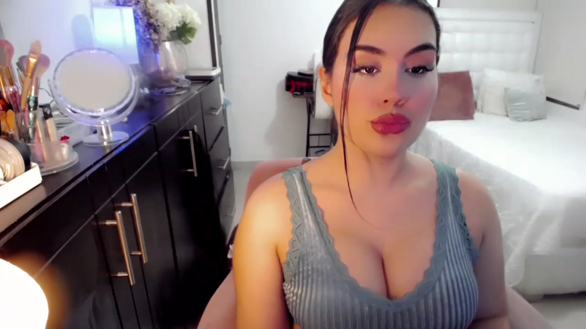 Gallery image thumbnail from hannahill's myfreecams stream on, 11/25/2022, 04:59 image 20 of 20
