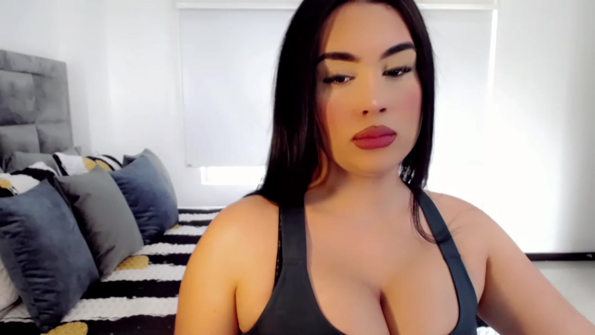 Gallery image thumbnail from hannahill's myfreecams stream on, 01/20/2023, 19:10 image 2 of 20