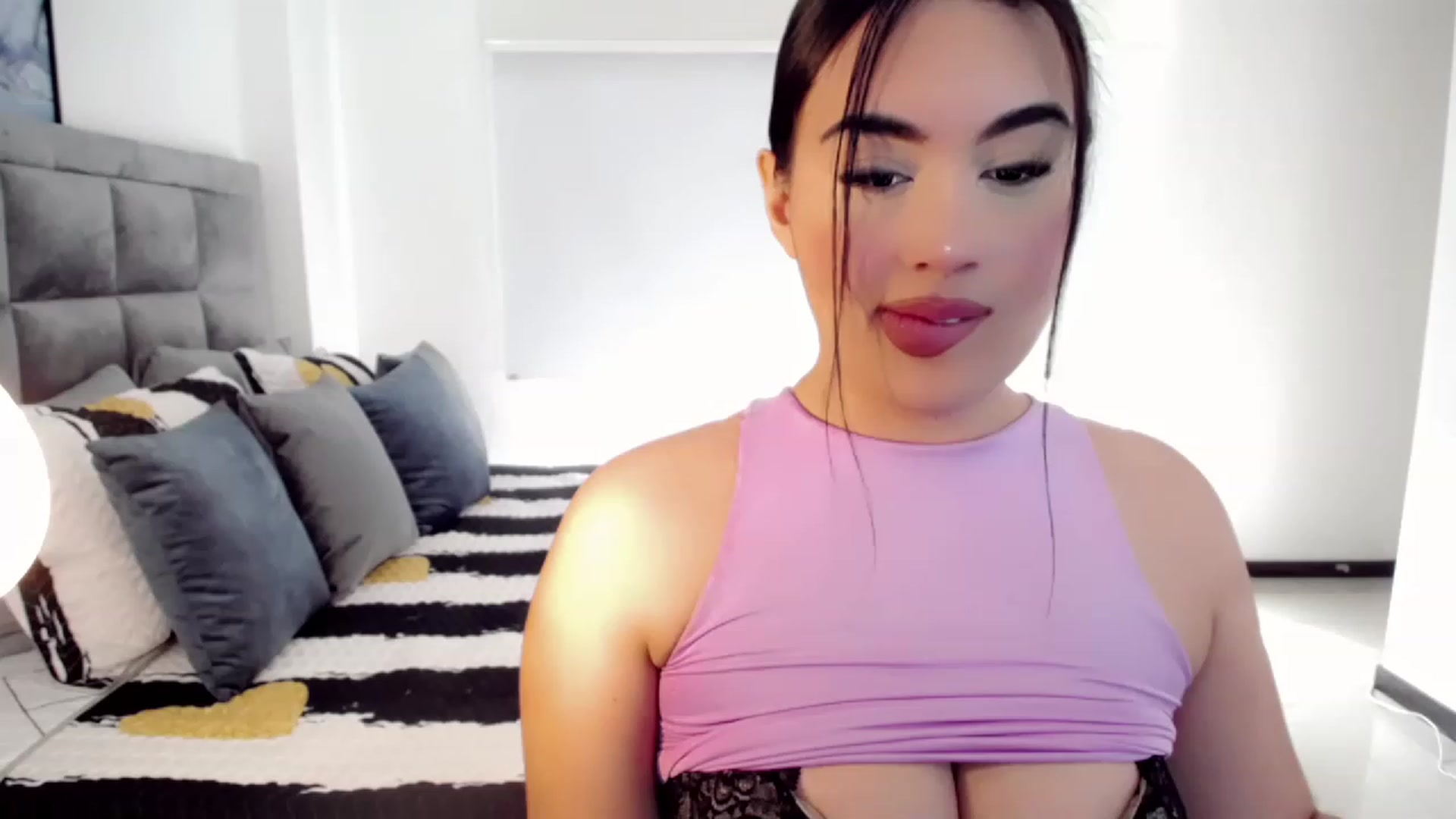 Gallery image thumbnail from hannahill's myfreecams stream on, 01/21/2023, 14:31 image 6 of 20